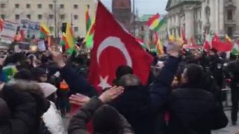 A­l­m­a­n­y­a­­d­a­ ­T­ü­r­k­ ­v­a­t­a­n­d­a­ş­l­a­r­ı­ ­P­K­K­­l­ı­l­a­r­ı­ ­ç­ı­l­d­ı­r­t­t­ı­